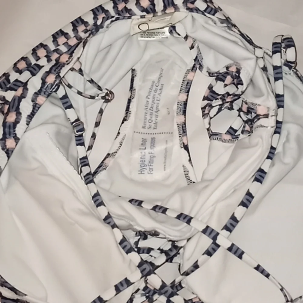 Jessica Simpson Venice Beach Plunge Swimsuit S NWOT‎